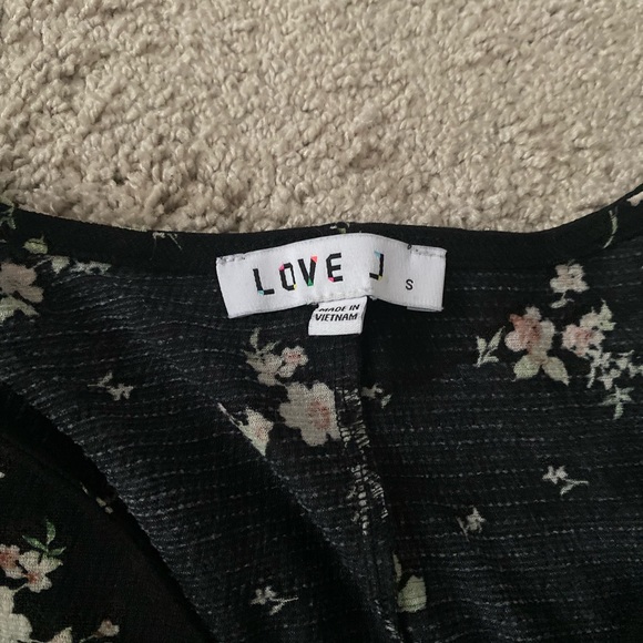 LOVE J Blouse - Picture 2 of 4